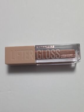 Maybelline Lifter Gloss Lip Gloss Makeup with Hyaluronic Acid, Stone